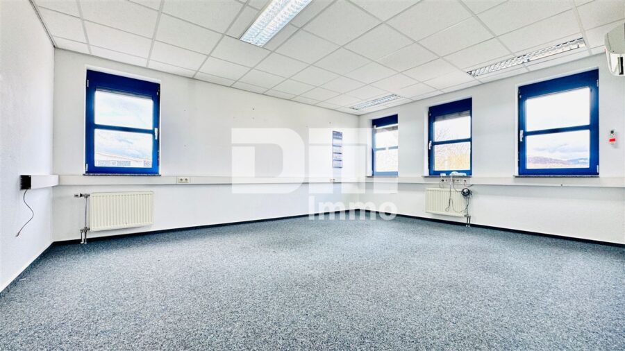 Vielseitiger Gewerbekomplex Halle + Büro / Freifläche - Top Infrastruktur direkt am A44 / A49 Kreuz - OG Büroraum